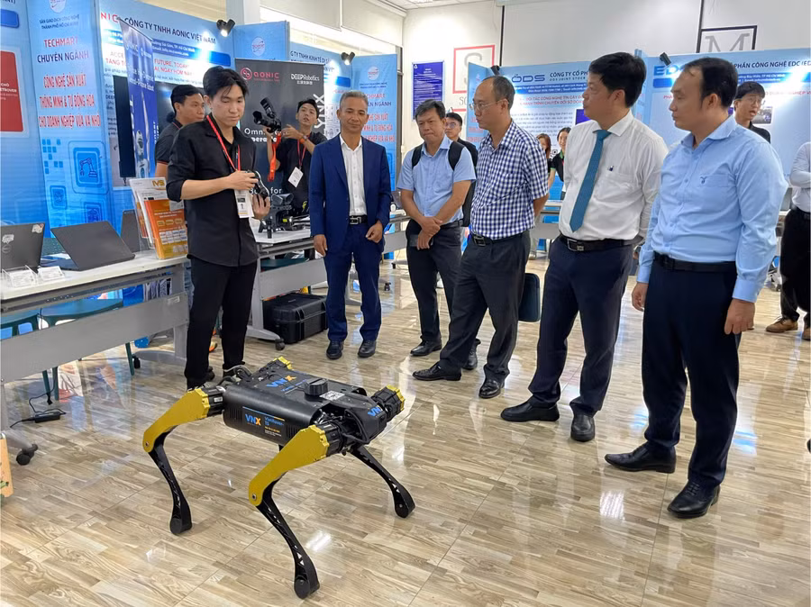 Robot được giới thiệu tại Techmart chuyên ngành sản xuất thông minh. Ảnh: Hà An.