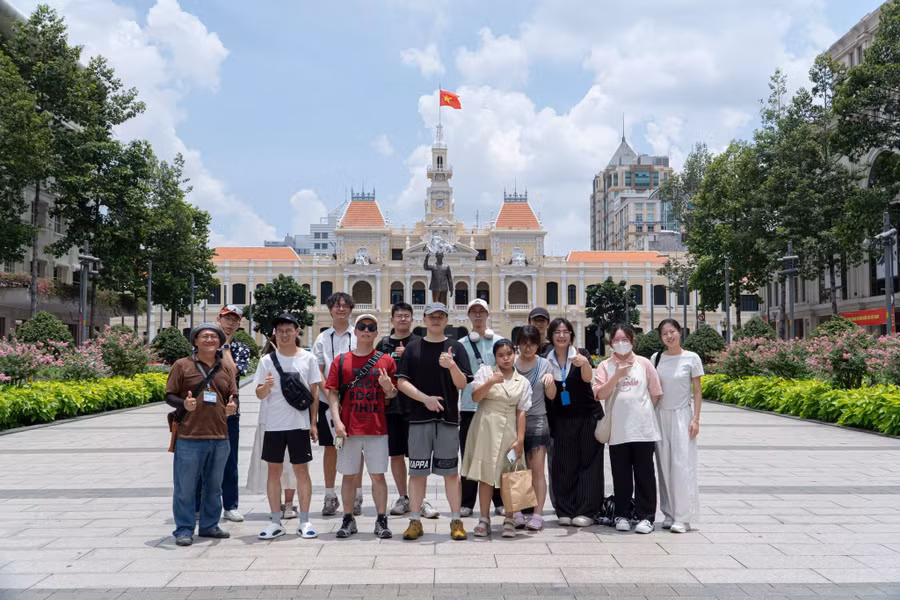 sinh-vien-thuoc-clb-saigon-corners-to-chuc-tour-kham-pha-tphcm-cho-sinh-vien-dai-hoc-ninh-ba-trung-quoc.jpg