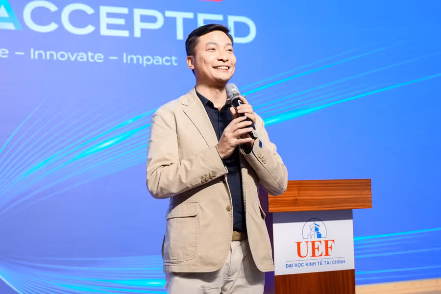 ts-ngo-minh-hai-pho-hieu-truong-uef.jpg