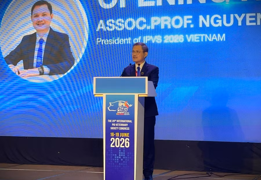 PGS.TS Nguyễn Tất Toàn, Hiệu trưởng Trường Đại học Nông Lâm TPHCM phát biểu tại lễ khai mạc. Ảnh: Hà An.