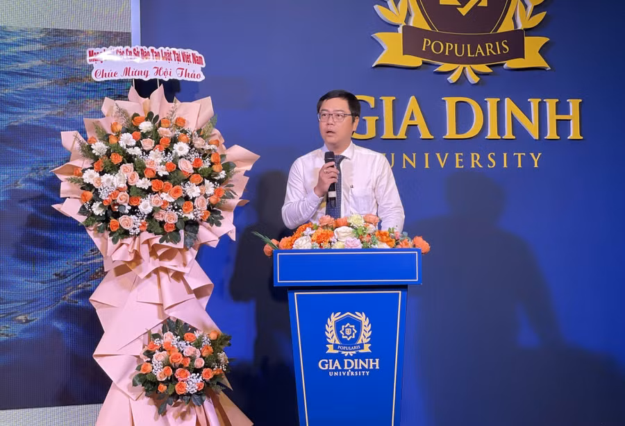 TS Võ Trung Tín - Trường Đại học Luật TPHCM phát biểu tham luận tại hội thảo. Ảnh: Hà An.