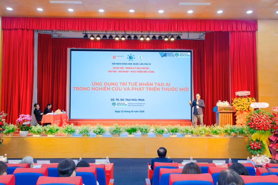 cac-chuyen-gia-thao-luan-ve-viec-ung-dung-ai-de-toi-uu-hoa-cong-thuc-bao-che-thuoc.jpg