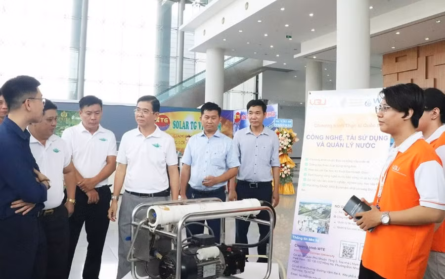 Hệ thống xử lý nước của Trường Đại học Việt Đức giới thiệu tại ngày hội. Ảnh: Cổng TTĐT TPHCM.