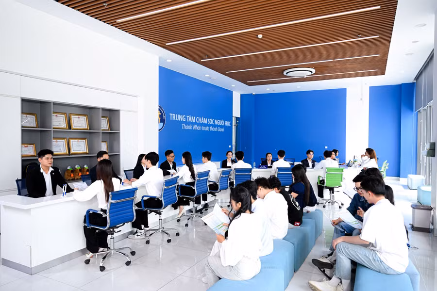 Hoạt động tuyển sinh tại Trường Đại học Văn Hiến. Ảnh: VHU.