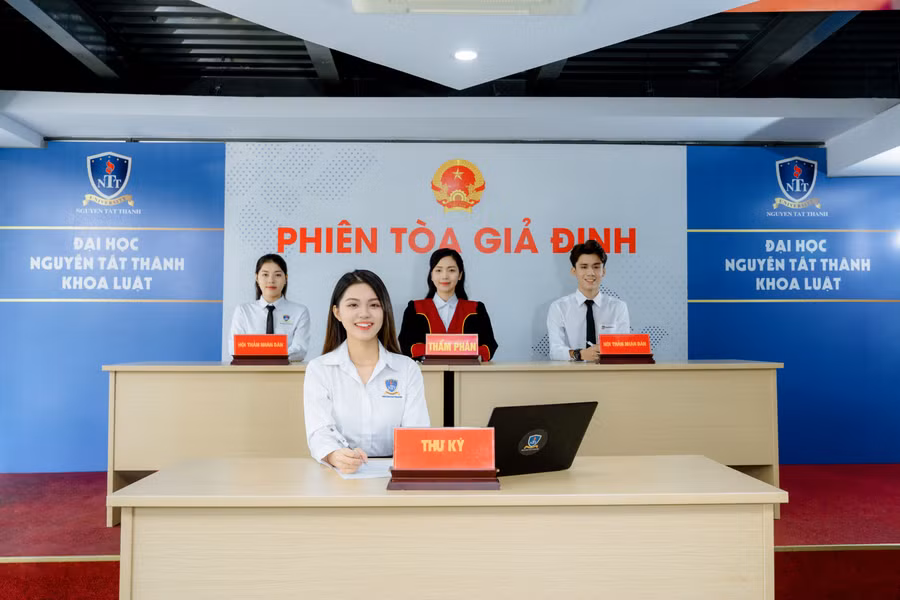 nam-2026-la-nam-dau-tien-bo-gddt-quy-dinh-nguong-dam-bao-chat-luong-dau-vao-nhom-nganh-phap-luat-1.jpg