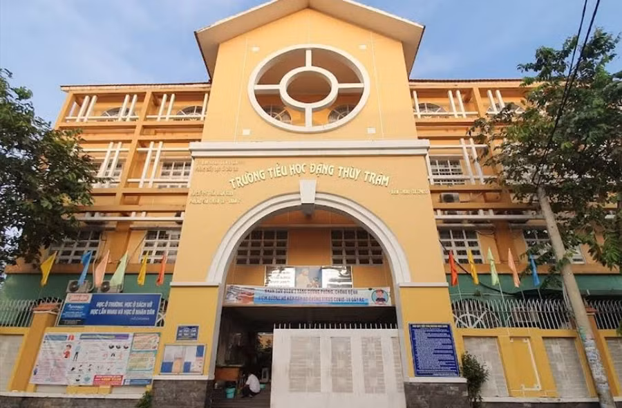 Trường Tiểu học Đặng Thùy Trâm, nơi phát hiện các ca nghi ngộ độc thực phẩm. Ảnh: Website nhà trường.