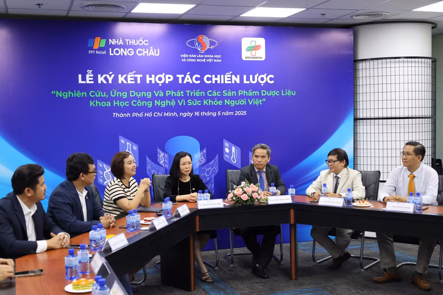 gs-nguyen-cuu-khoa-2.jpg