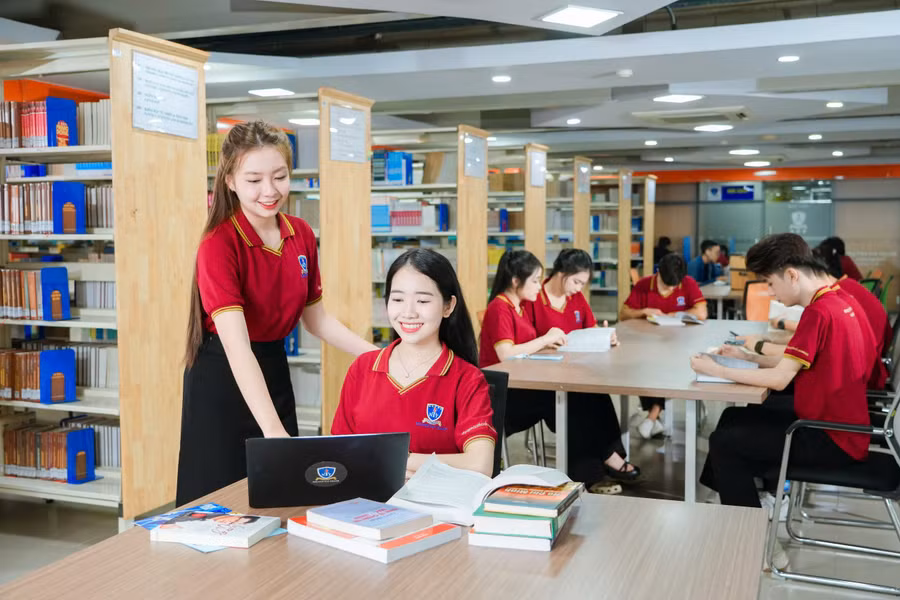 Sinh viên Trường Đại học Nguyễn Tất Thành. Ảnh: NTCC.