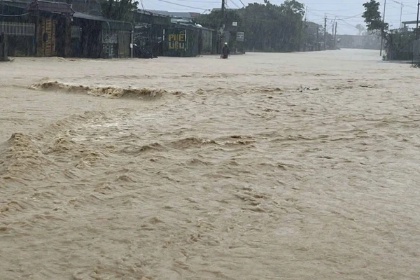 Mưa lớn gây ngập cục bộ nhiều tuyến đường ở phía Nam Hà Tĩnh. (Ảnh: V.H)