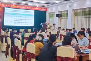 Cán bộ quản lý cấp tiểu học tại Lạng Sơn tham gia chương trình tập huấn.