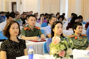 Đại biểu tham gia chương trình.