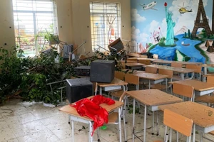 Bão quét qua khiến cơ sở vật chất nhiều trường học ở Thanh Hóa bị hư hại. Ảnh: Thế Lượng.