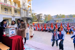 Trường THCS Đông Thọ (TP Thanh Hóa) tổ chức "Tết nhân ái". Ảnh: NTCC