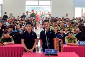 Hai bị cáo tại phiên tòa. (Ảnh: Ban quản lý Khu bảo tồn thiên nhiên Pù Luông cung cấp)