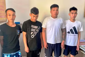 Nhóm nghi phạm tại cơ quan Công an. Ảnh: Công an Thanh Hóa cung cấp.