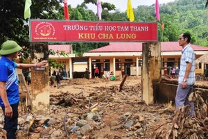 Điểm trường Tiểu học ở bản Cha Lung, xã Tam Thanh (Thanh Hóa) bị lũ tràn vào.