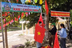 Các cô giáo ở điểm lẻ Chiềng Nưa - Trường Mầm non Tây Tiến (Thanh Hóa) chuẩn bị cho ngày khai giảng. 