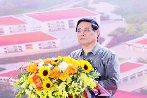 Thủ tướng Phạm Minh Chính phát biểu tại buổi Lễ khởi công Trường nội trú liên cấp Tiểu học và THCS Yên Khương, tỉnh Thanh Hóa. Ảnh: Minh Hiếu