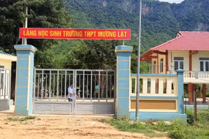 Làng học sinh Trường THPT Mường Lát, là nơi ở miễn phí cho thí sinh trong những ngày diễn ra kỳ thi. Ảnh: Thế Lượng.