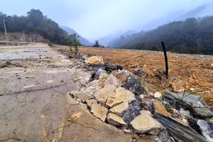 Một số hạng mục ở khu tái định cư bản Lọng, xã Tam Văn (Lang Chánh, Thanh Hóa) đang bị hư hỏng. (Ảnh: Hồng Đức)