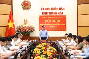 Ông Nguyễn Hoài Anh, Ủy viên Trung ương Đảng, Phó Bí thư Tỉnh ủy, Bí thư Đảng ủy, Chủ tịch UBND tỉnh Thanh Hóa phát biểu tại hội nghị. Ảnh: Phong Sắc