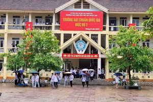Học sinh Trường THPT Dân tộc nội trú Ngọc Lặc (Thanh Hóa) trong giờ tan học. Ảnh: Thế Lượng.