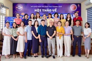 Các đại biểu về dự Hội thảo dạy và học STEM ở Trường THCS Trần Mai Ninh, tỉnh Thanh Hóa. Ảnh: NTCC