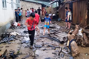 Dông lốc gây thiệt hại tại Trường THCS Nhi Sơn (Mường Lát, Thanh Hóa). 