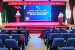 Tập huấn Giáo dục STEM -Ứng dụng chuyển đổi số trong dạy học ngoại ngữ và định hướng nghề nghiệp tại Trường THPT Chuyên Lam Sơn.