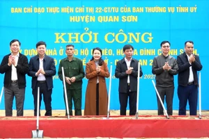 Lễ khởi công xóa nhà tạm cho một hộ dân ở huyện Quan Sơn Thanh Hóa.
