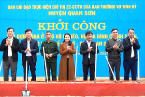 Lễ khởi công xóa nhà tạm cho một hộ dân ở huyện Quan Sơn Thanh Hóa.