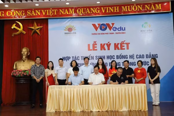 Nhiều học bổng cao đẳng trị giá 120 triệu đồng, cam kết việc làm sau tốt nghiệp