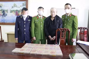 Đào Minh Hoàng cùng tang vật bị cơ quan công an bắt giữ.