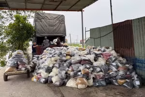 Kho nguyên liệu dùng để sản xuất thực phẩm chức năng giả của Nguyễn Năng Mạnh.