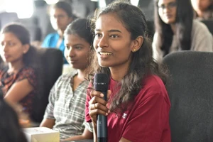 Nhiều nữ sinh Sri Lanka nghỉ học vì không có băng vệ sinh.