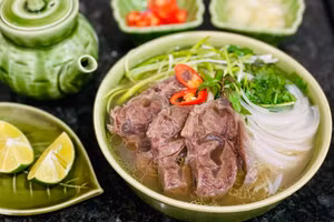 Phở của Việt Nam đứng ở vị trí thứ 9 trong danh sách 100 món ăn ngon nhất khu vực Đông Nam Á. Ảnh minh hoạ