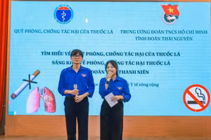 Sinh viên ngành Y tiên phong tuyên truyền về tác hại của thuốc lá.
