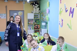 Trường học ở thành phố Kharkiv đã mở lớp học mới dưới hầm. Ảnh: UNHCR