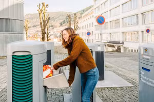 Người dân Stockholm phân loại rác theo các đường ống xử lý rác thải.