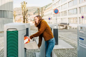 Người dân Stockholm phân loại rác theo các đường ống xử lý rác thải.