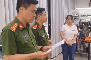 Cơ quan điều tra khám xét nơi làm việc của Nguyễn Thị Thu Hường. Ảnh CAHN