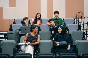 Sinh viên quốc tế theo học tại Indonesia.