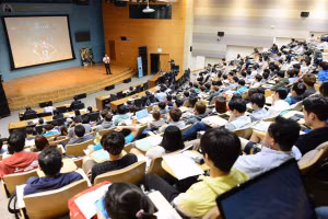 Năm 2024, mức lương cơ bản của giáo viên mới ra trường tại Hàn Quốc từ 2,19 - 2,25 triệu won (1.600 USD) mỗi tháng. Ảnh: INT