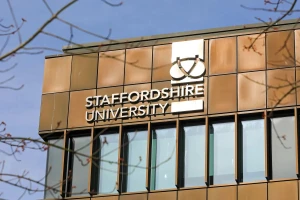 Đại học Staffordshire, Anh bị tố sử dụng AI thay giảng viên.