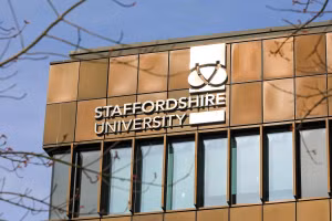 Đại học Staffordshire, Anh bị tố sử dụng AI thay giảng viên.