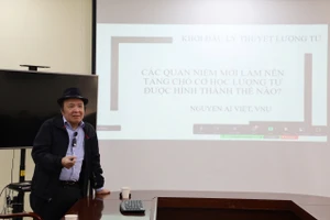 PGS.TS Nguyễn Ái Việt tại sự kiện bài giảng đại chúng ngày 22/3/2025, tại Viện Hàn lâm Khoa học và Công nghệ Việt Nam.