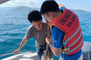 Các nhà khoa học trong đợt thu mẫu thực địa.