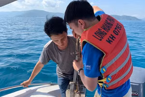 Các nhà khoa học trong đợt thu mẫu thực địa.