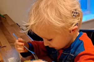 Harvey từng rơi vào trạng thái lo âu khi theo học tại trường mẫu giáo phổ thông. Ảnh: The Guardian