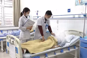 Người bệnh tiểu đường mắc cúm nặng điều trị tại Bệnh viện Nội tiết Trung ương. Ảnh: BV